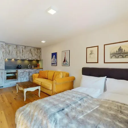 Bright With Balcony & View To The Matterhorn 아파트