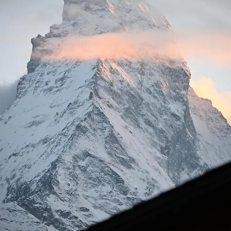 Bright With Balcony & View To The Matterhorn 아파트 *